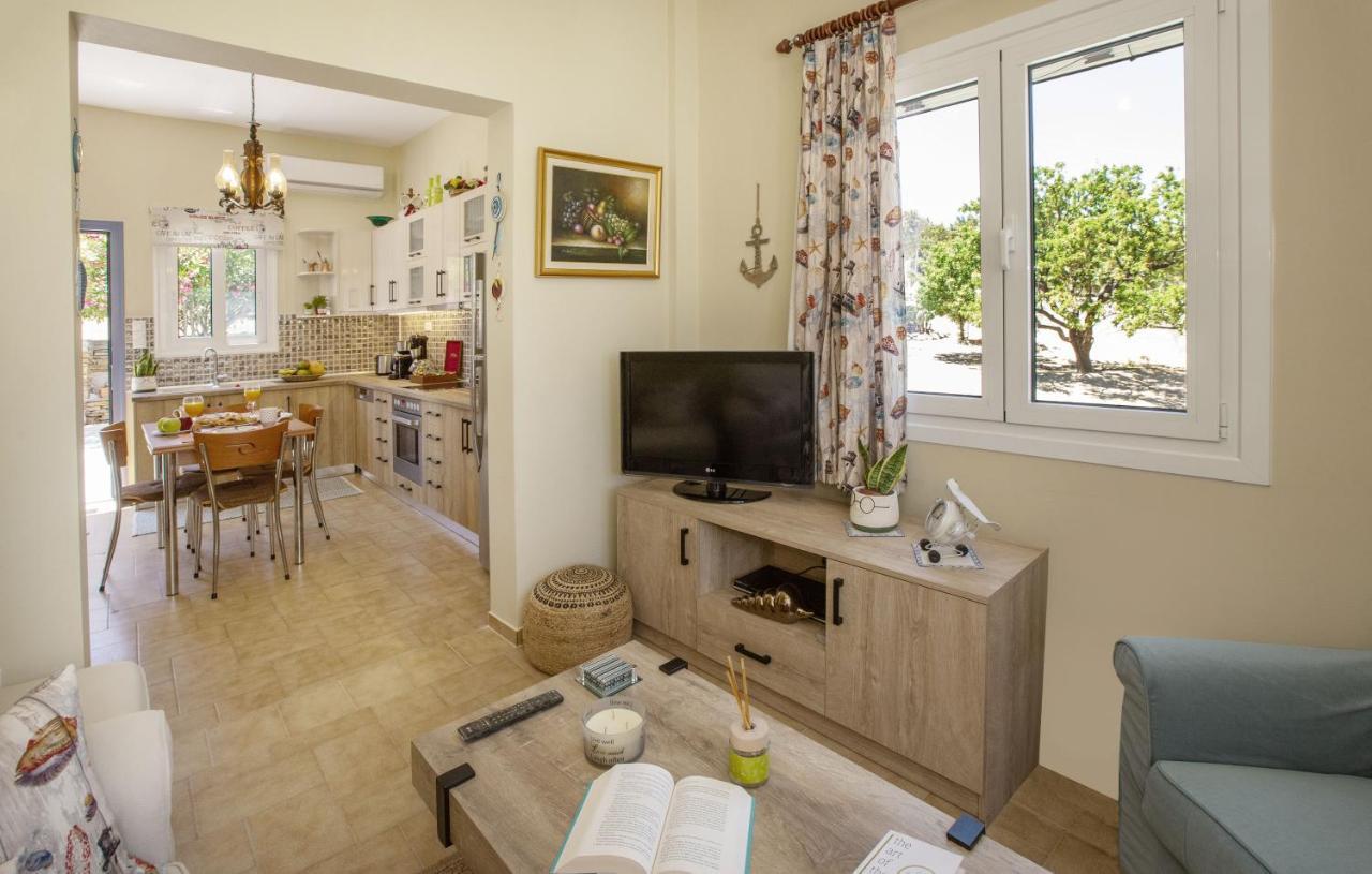 Ruby'S Summer House With Spacious Garden And Free Parking Gavrio Buitenkant foto